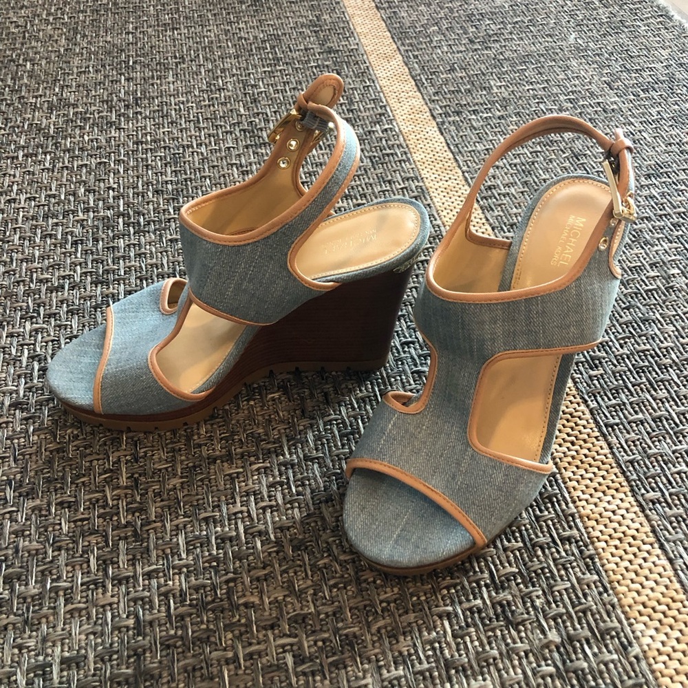Michael Kors size 9 wedges